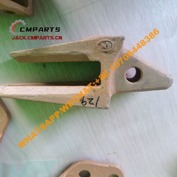 130 129 20Y-934-2211 TOOTH HOLDER 819951077 8.95KG XCMG XE215D (1)